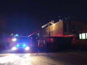 Ankara’da Restoranın Bacasında Çıkan Yangın Paniğe Neden Oldu