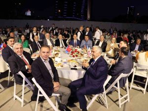 Ak Parti İ̇zmir’den ‘Dünden Bugüne Yol Arkadaşlarımızla Vefa İ̇ftarı’ Programı