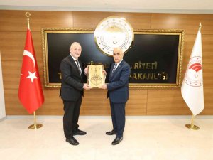 Rektör Ünal’dan Bakan Kirişci’ye Kenevir Ve Manda Brifingi