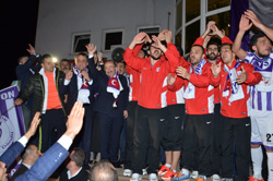 3. Lig’e Çıkan Yomraspor’a Muhteşem Kutlama