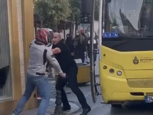 Motosikletli Sürücü, Elindeki Bıçakla İ̇ett Otobüsü Şoförüne Saldırdı