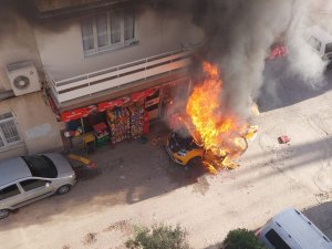 Takside Yangın Çıktı, İş Yeri İle İki Katlı Ev Yandı