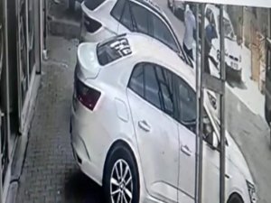 Kavga Ettiği Kişiyi Bıçağın Dipçiği İle Yaraladı