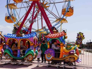Lunapark Çocukların Dünyası Dolup Taşıyor