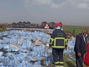 Siverek’te Su Yüklü Tır İle Otomobil Çarpıştı: 2 Yaralı
