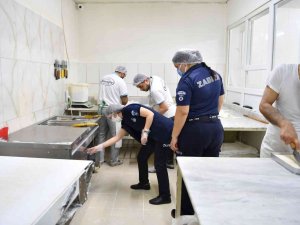 Konyaaltı’nda Bayram Öncesi ‘Tatlı Ve Çikolata’ Üretimi Denetimi