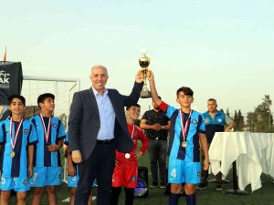 Akdeniz Belediyesi 23 Nisan Futbol Turnuvasında Kupalar Sahiplerini Buldu