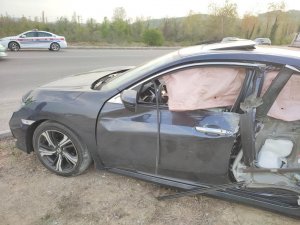 Ters Yönden Gelen Traktör Otomobili Biçti