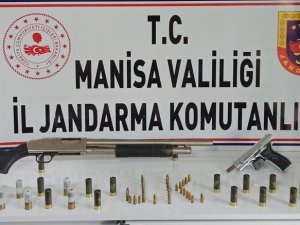 Evinde Ruhsatsız Tabanca Ve Tüfek Ele Geçirildi
