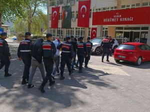 Elazığ’da Hayvan Çiftliğinden Hırsızlık Yapan 4 Şüpheli Yakalandı