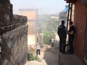 Komşusunu Öldüren Cinayet Şüphelisi Evinde Yakalandı