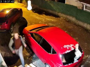 Beykoz’da ‘Arabayı Neden Buraya Park Ettin’ Dedi, Komşusuna Bıçakla Saldırdı