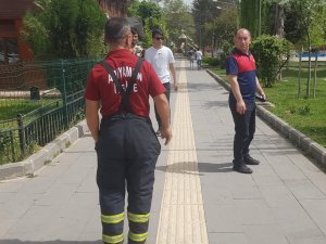 Parktaki Yangın İhbarı Ekipleri Harekete Geçirdi