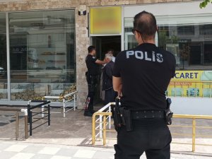 Tartıştığı Karısının Yakınları Saldırdı