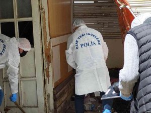 Evinin Yanındaki Barakada Kafasından Vurulmuş Halde Bulundu