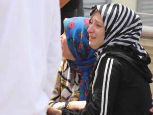 Kirada Oturduğu Evi Yandı, Gözyaşları İçinde Söndürme Çalışmalarını İzledi