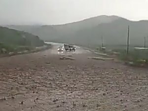 Siirt’te Sel Oldu, Araçlar Mahsur Kaldı