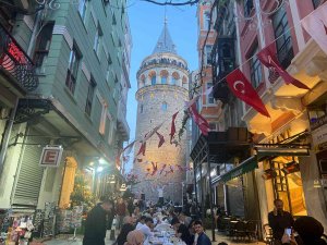 Galata Kulesi Çevresinde İftar Heyecanı