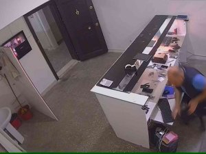 Ankara’da Cep Telefonu Bataryasının Patlama Anı Güvenlik Kameralarına Yansıdı