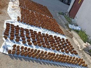 Toprağa Gömülü Bulunan Yüzlerce Bombanın Sırrı Çözülüyor