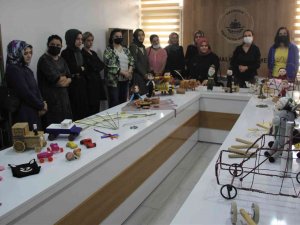 Atık Malzemeler Çocuklar İçin Oyuncağa Dönüştü