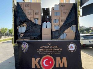 Antalya’da Bir Tıra Düzenlenen Operasyonda 2 Bin Litre Sahte Sahte Alkol Ele Geçirildi