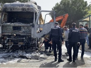 Tuzla’da Hafriyat Kamyonu Alev Alev Yandı