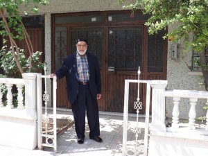 Gündüz Vakti Apartmanın Kapısını Çaldılar