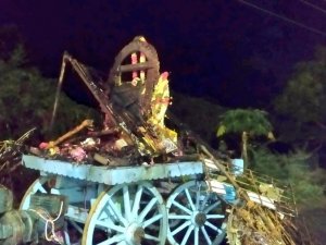 Hindistan’da Dini Törende 11 Kişi Elektrik Akımına Kapılarak Öldü