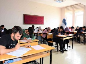 Tuşba Belediyesinden 2 Bin 400 Öğrenciye Tyt Deneme Sınavı