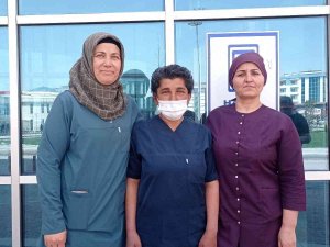 Doğumhaneye Yetişemedi Hastane Bahçesinde Doğurdu