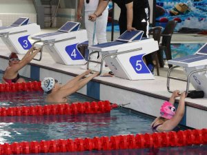 Özel Sporcular Yüzme Yarışmaları Başladı