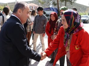Başkan Böcek’ten Korkutelililere Düğün Salonu Ve Kreş Sözü