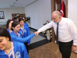 Potanın Yıldızlarına Başkan Sandıkçı’dan Kutlama