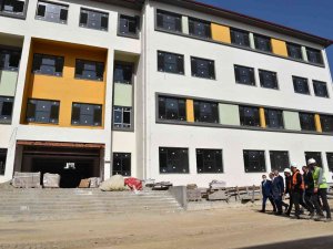 Vali Deniz Okul İnşaatlarını Yerinde İnceledi