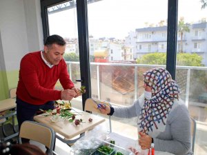 Unutulmaya Yüz Tutmuş El Sanatları Alanyalı Kadınlara Aktarılıyor