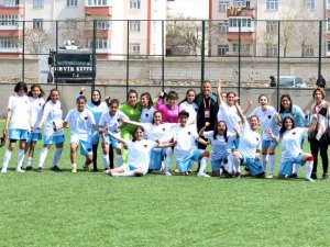 Büyükşehir Belediyesi Kadın Futbol Takımı Yoluna Kayıpsız Devam Ediyor