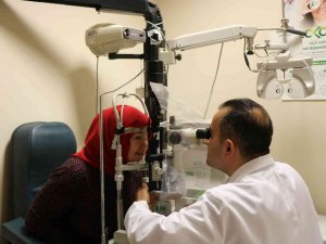 Akıllı Mercek Sayesinde Yıllardır Kullandığı Gözlükten Kurtuldu