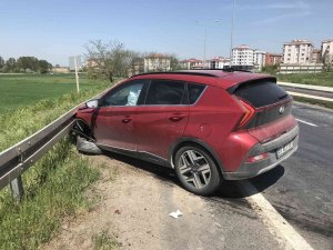 Demir Bariyerlere Çarparak Durabildi