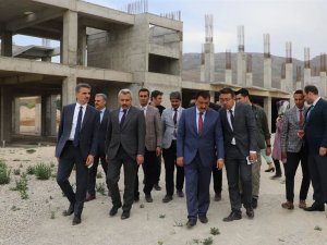 Yapımı Devam Eden Spor Tesislerini İncelendi