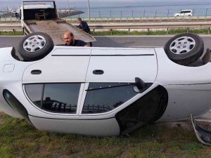 Samsun’da Yoldan Çıkan Otomobil Devrildi