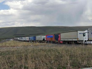 Aktaş Gümrük Kapısında Tır Yoğunluğu
