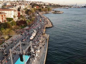 Üsküdar’da 80 Bin Kişi 2 Kilometrelik İftar Sofrasında Buluştu