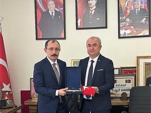 Bakan Muş’tan Üniversite Arkadaşı Mhp İ̇l Başkanı Garip’e Ziyaret