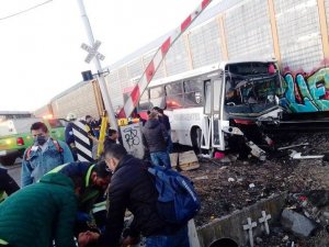 Meksika’da Tren Yolcu Otobüsüne Çarptı: 1 Ölü, 20 Yaralı