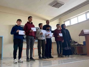 Kütahya’da Yarışmada Dereceye Giren Öğrenciler Ödüllendirildi