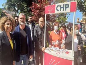 CHP Rize Kadın Kolları Kadir Gecesinde İrmik Helvası Dağıttı