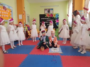 Kütahya’da 4-6 Yaş Kur’an Kursu Öğrencileri Kur’an-ı Kerime Geçti