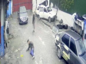 Üzerine Doğru Yürüyen Arkadaşını Bacağından Vurdu, O Anlar Kamerada