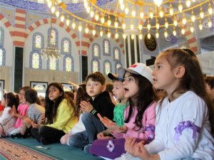 Çocuklar Camide Hem Eğlendi Hem Öğrendi